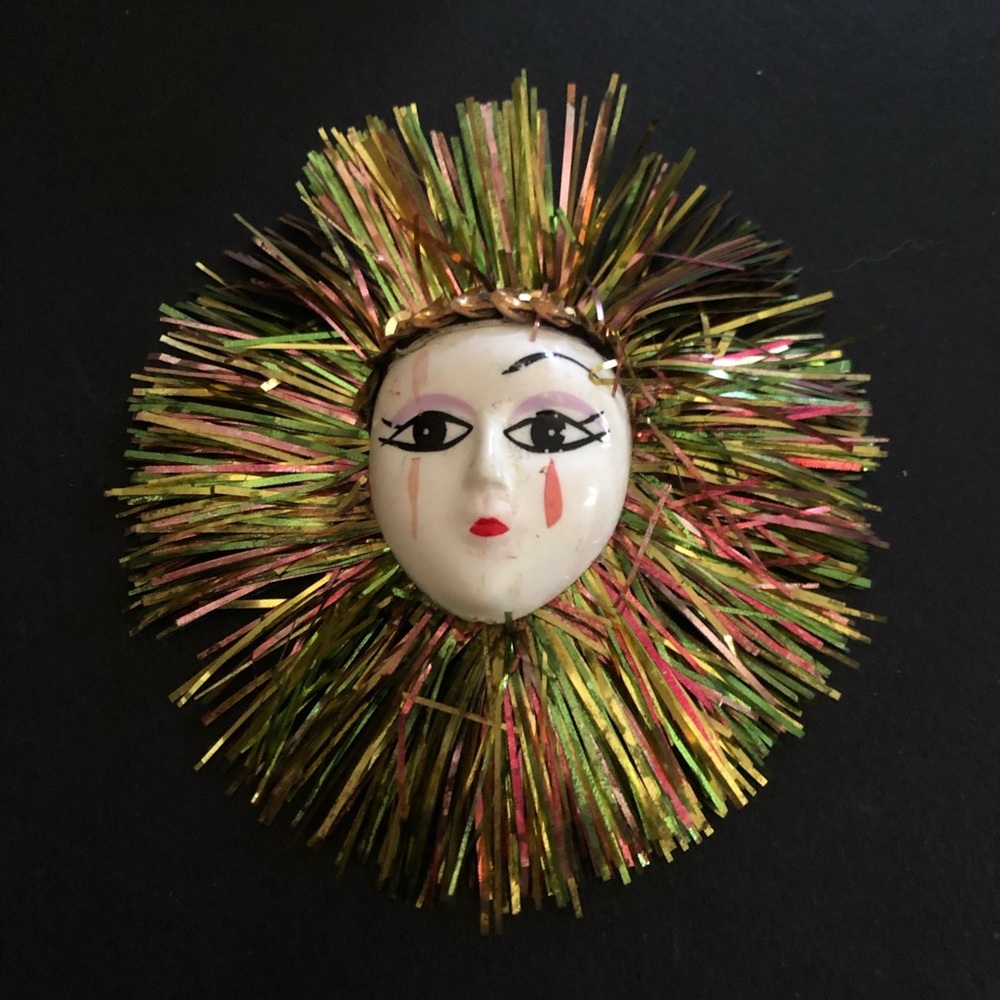 Vintage Tinsel Clown Brooch Pin - Picture 2 of 8